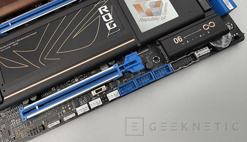 Geeknetic ASUS ROG CROSSHAIR 2006 15