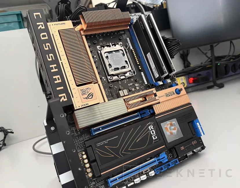 Geeknetic ASUS ROG CROSSHAIR 2006 26