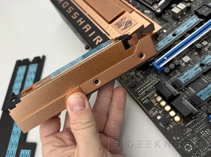 Geeknetic ASUS ROG CROSSHAIR 2006 Review: veinte años de ASUS ROG CROSSHAIR concentrados en una placa base excepcional 11