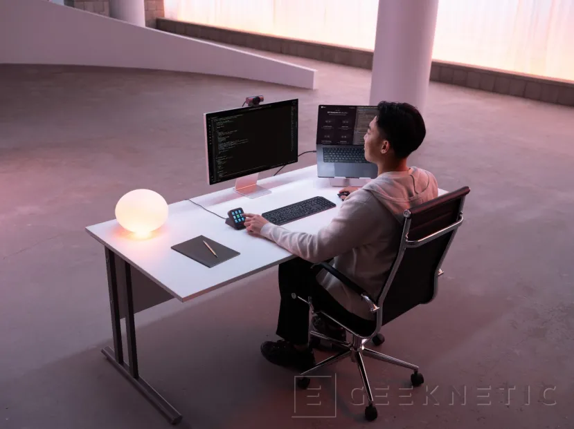 Geeknetic Logitech MX Keypad es el nuevo centro de control para desarrolladores con integración en GitHub Copilot, Claude Code y OpenAI Codex 5