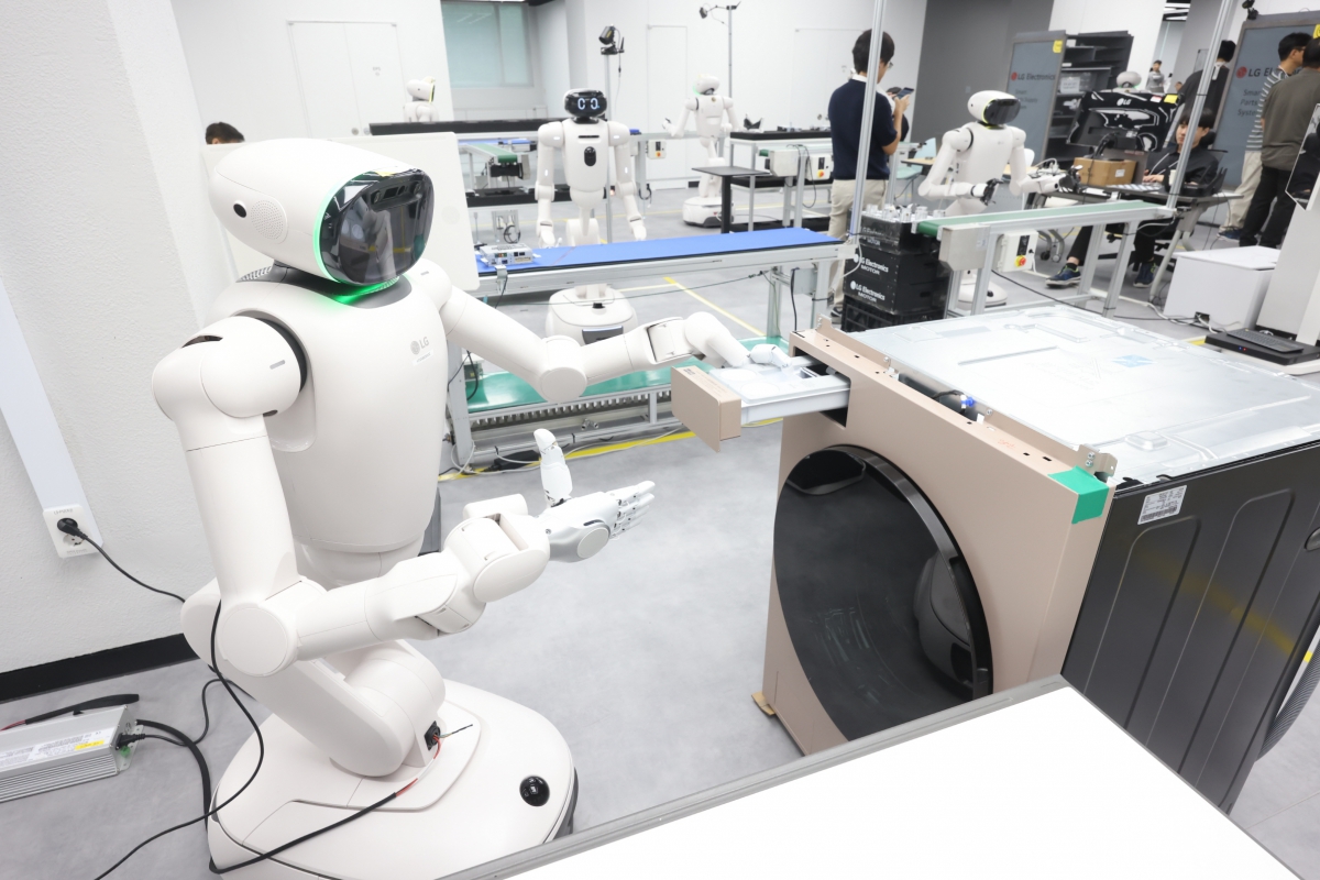 LG llenará una instalación de 10.000 m2 con cientos de robots para entrenar su IA