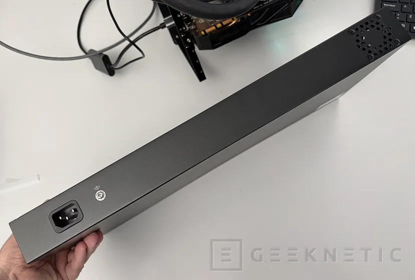 Geeknetic QNAP QSW-M2130-4C2S24T Review: el switch L2 gestionado 10-Gbit que lleva a cualquier PYME al próximo nivel 4