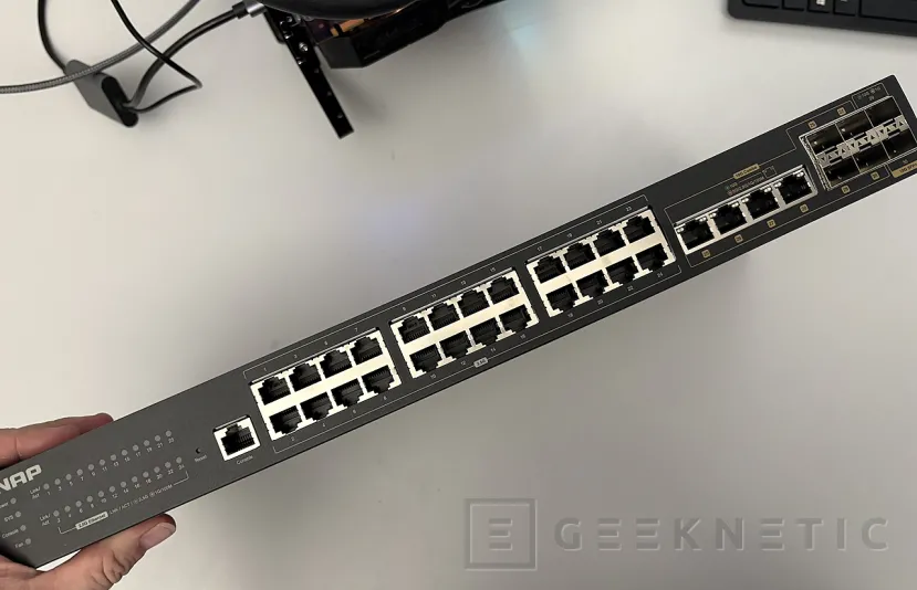 Geeknetic QNAP QSW-M2130-4C2S24T Review: el switch L2 gestionado 10-Gbit que lleva a cualquier PYME al próximo nivel 9
