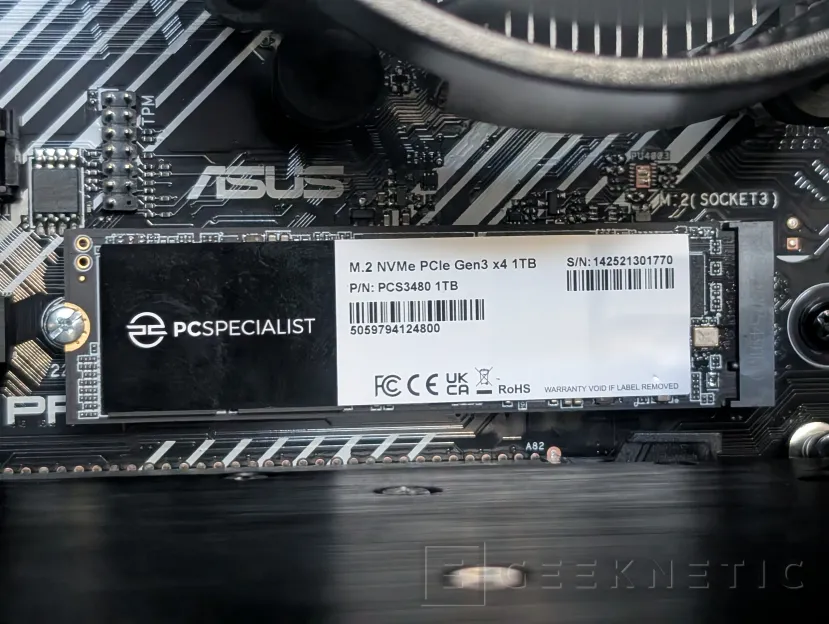 Geeknetic PCSpecialist MOMENTUM ELITE Review: Un PC gaming con RTX 5060 y recortes para quedarse en 1.000 euros en plena crisis del hardware 11