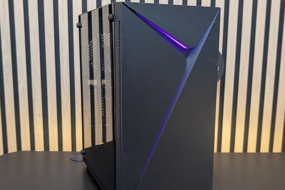 PCSpecialist MOMENTUM ELITE Review: Un PC gaming con RTX 5060 y recortes para quedarse en 1.000 euros en plena crisis del hardware