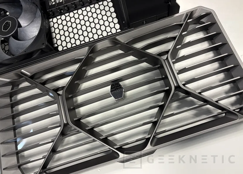 Geeknetic Cooler Master HAF II 500 Review: una gran evolución de la gama HAF con sus ventiladores gigantes llevados al extremo 8