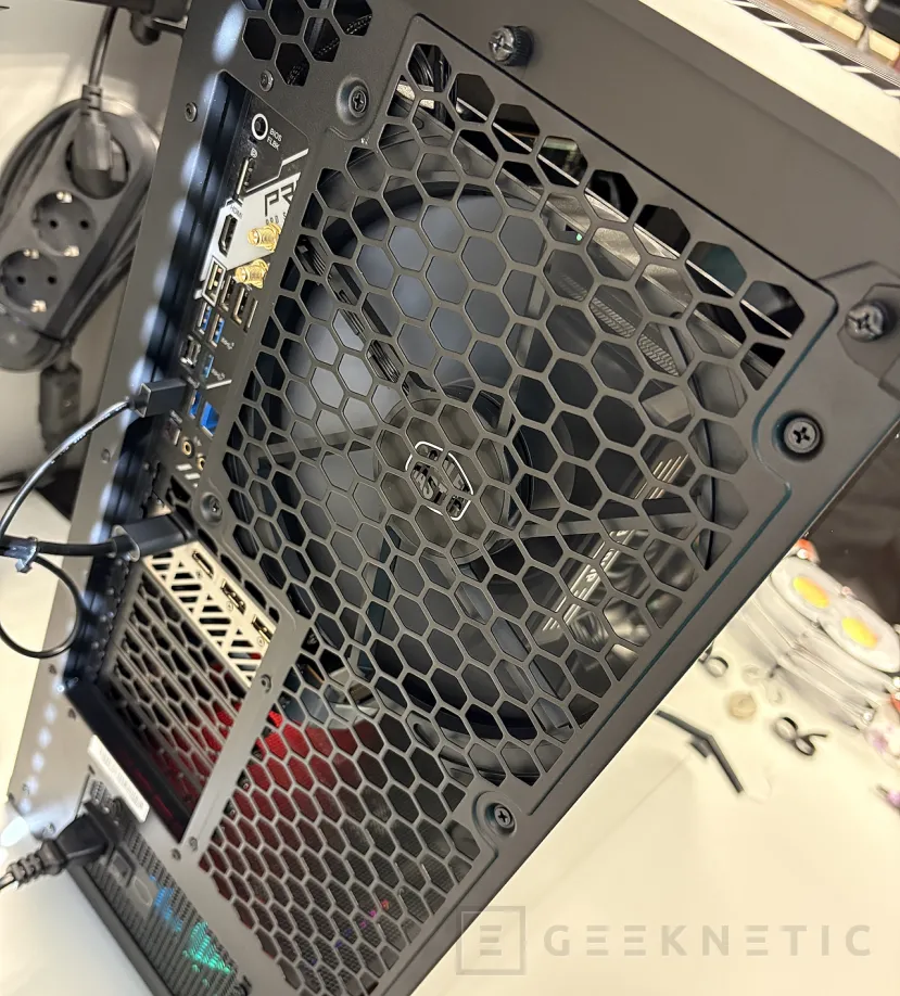 Geeknetic Cooler Master HAF II 500 Review: una gran evolución de la gama HAF con sus ventiladores gigantes llevados al extremo 10