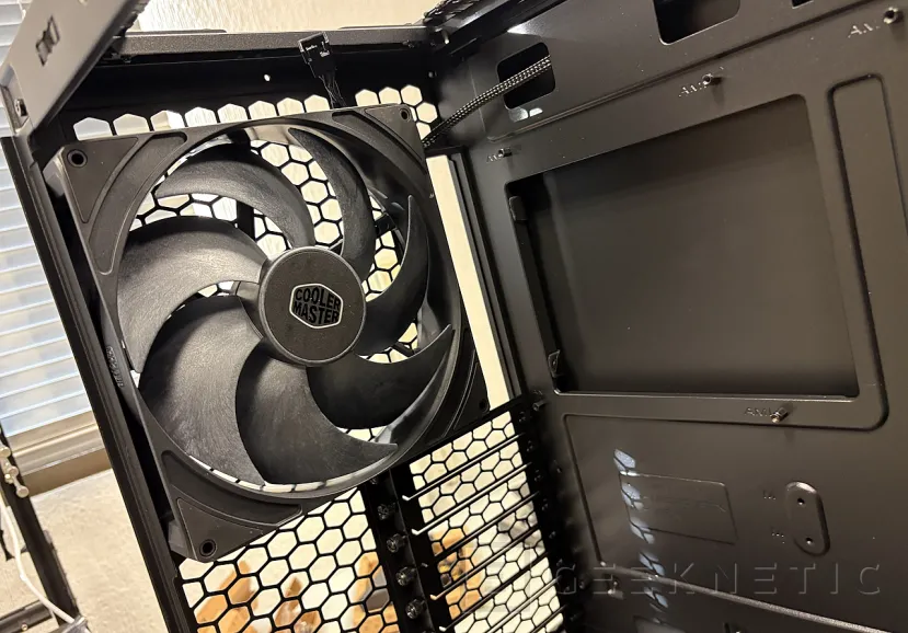 Geeknetic Cooler Master HAF II 500 Review: una gran evolución de la gama HAF con sus ventiladores gigantes llevados al extremo 14