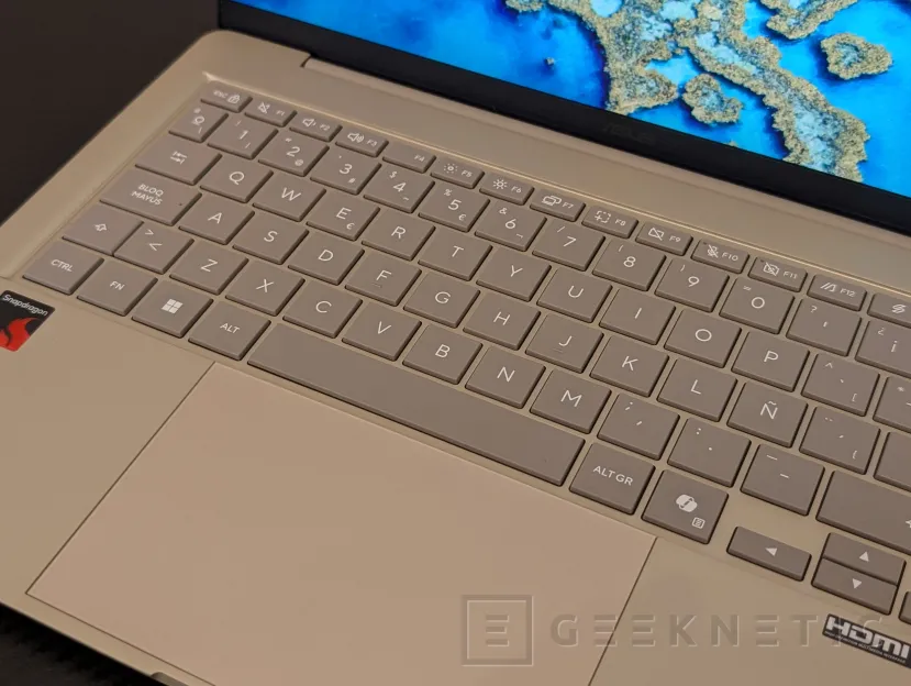 Geeknetic ASUS Zenbook 14 (UX3480) Review: el Zenbook más asequible deslumbra en acabados pero asume recortes importantes 6