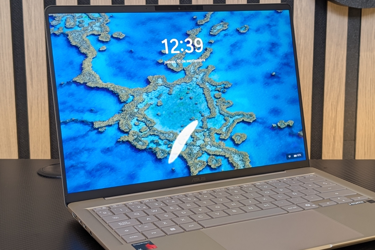 ASUS Zenbook 14 (UX3480) Review: el Zenbook más asequible deslumbra en acabados pero asume recortes importantes