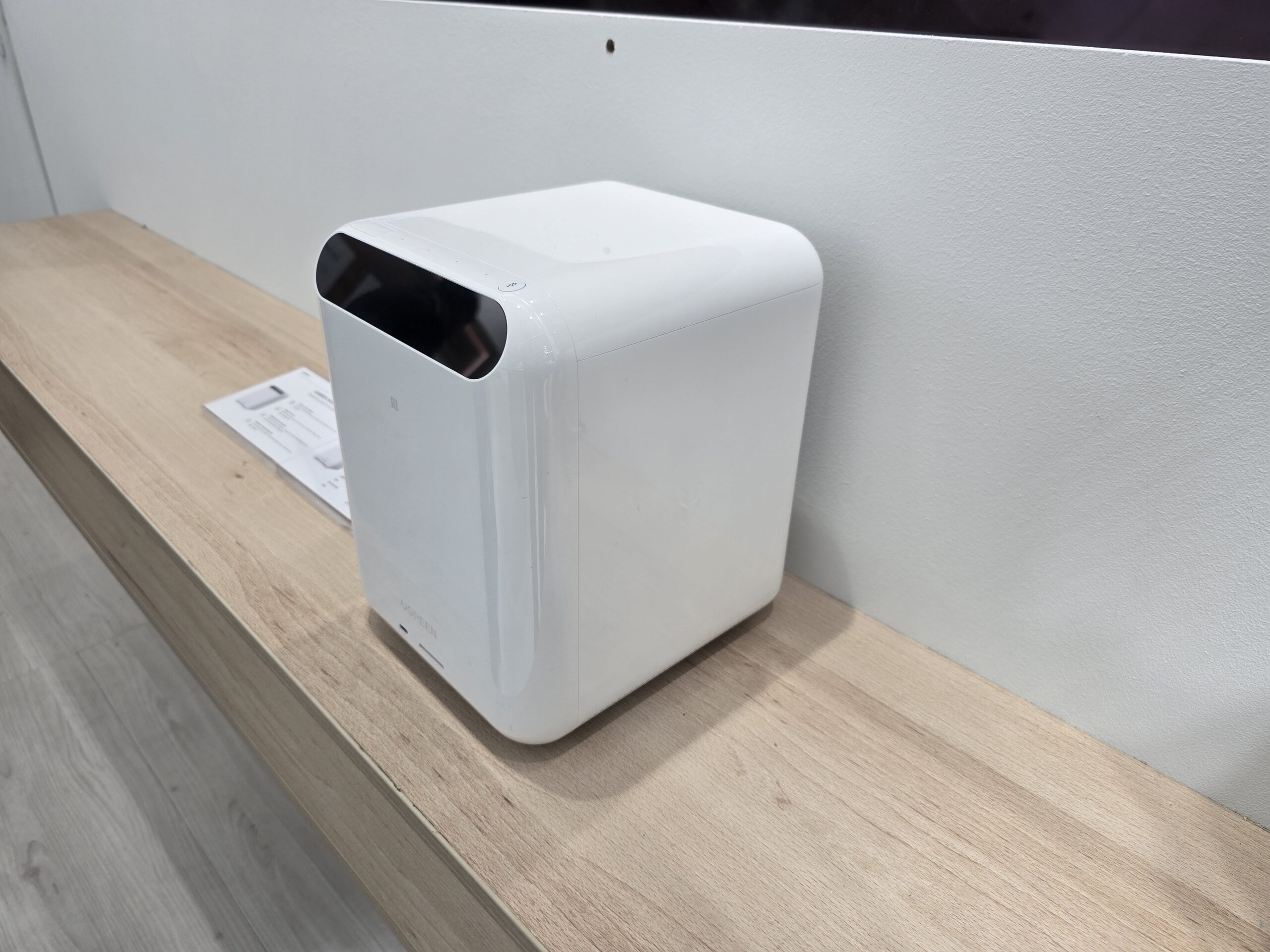 Ugreen lanza el ecosistema HomeAgent con IA local y un concentrador con chip NVIDIA de 9.999 dólares