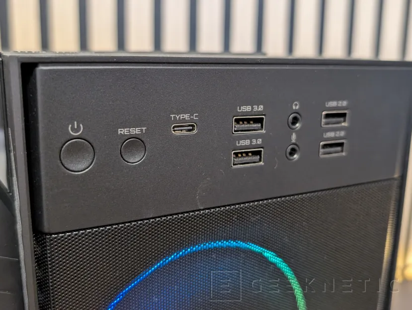 Geeknetic AORUS Prime 3 AP351 Review: Ryzen 7 9700X y RTX 5070 en un PC gaming que apuesta por el rendimiento sin disparar el precio 3