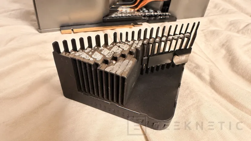 Geeknetic A una RTX 4090 Founders Edition se le desprende una sección del disipador al mover el PC 2