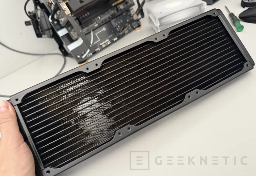 Geeknetic Alphacool Core 2 XT 360mm CPU AiO Review, lo mejor de la tecnología de los “custom loops” en una refrigeración líquida AIO 4
