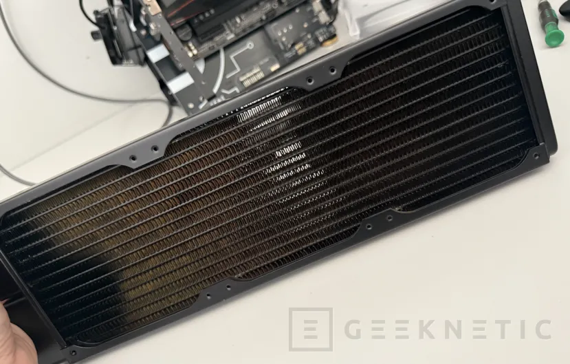 Geeknetic Alphacool Core 2 XT 360mm CPU AiO Review, lo mejor de la tecnología de los “custom loops” en una refrigeración líquida AIO 5