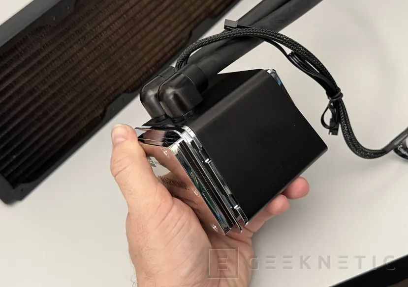 Geeknetic Alphacool Core 2 XT 360mm CPU AiO Review, lo mejor de la tecnología de los “custom loops” en una refrigeración líquida AIO 9
