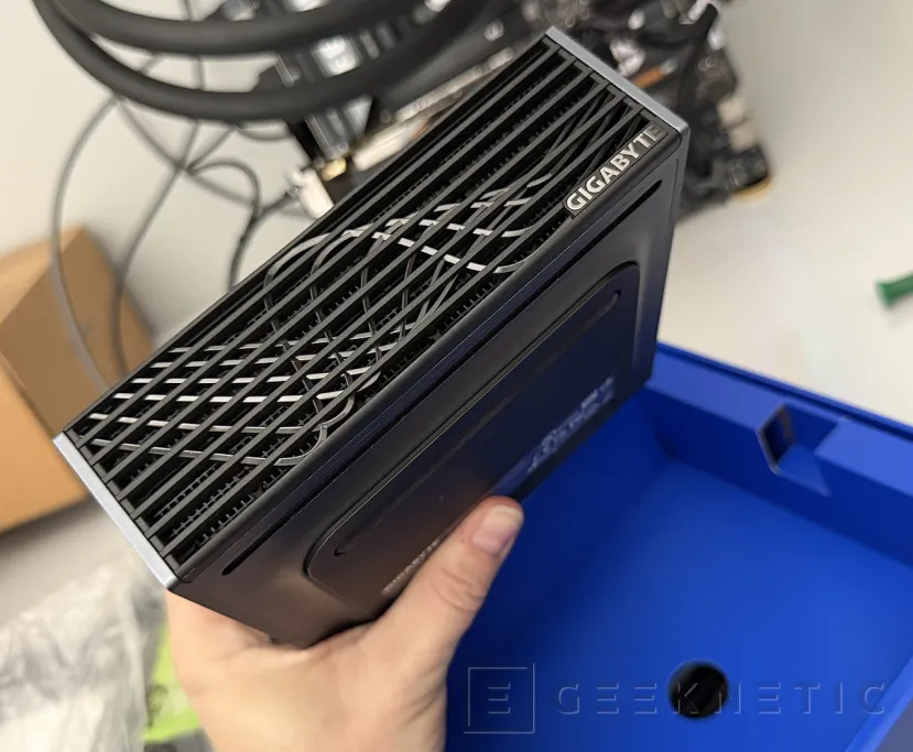 Geeknetic Gigabyte AI TOP ATOM Review, 128 GB de memoria unificada y 200 GbE para llevar la IA local a tu mesa 2
