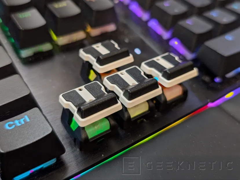 Geeknetic GMK TriggerKey permite ajustar el punto de actuación y recorrido de las teclas WASD en teclados con interruptores de tipo MX 3