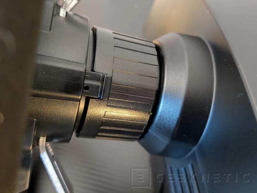 Geeknetic MARS GAMING MWH-RSX Review: un volante con Force Feedback, tres pedales y palanca de cambios por menos de 180 euros 6