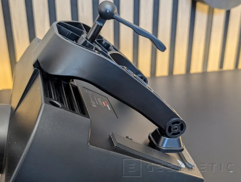 Geeknetic MARS GAMING MWH-RSX Review: un volante con Force Feedback, tres pedales y palanca de cambios por menos de 180 euros 8