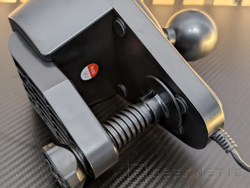 Geeknetic MARS GAMING MWH-RSX Review: un volante con Force Feedback, tres pedales y palanca de cambios por menos de 180 euros 11