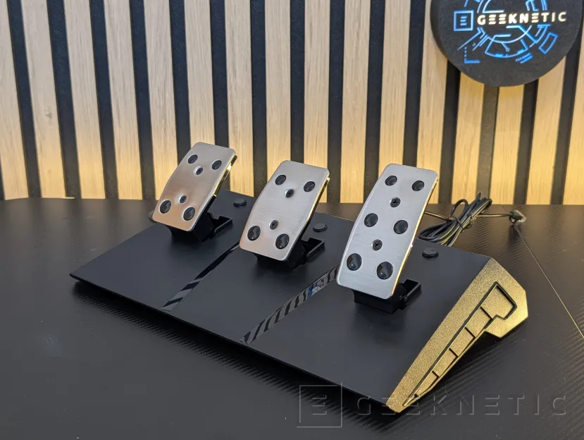 Geeknetic MARS GAMING MWH-RSX Review: un volante con Force Feedback, tres pedales y palanca de cambios por menos de 180 euros 12