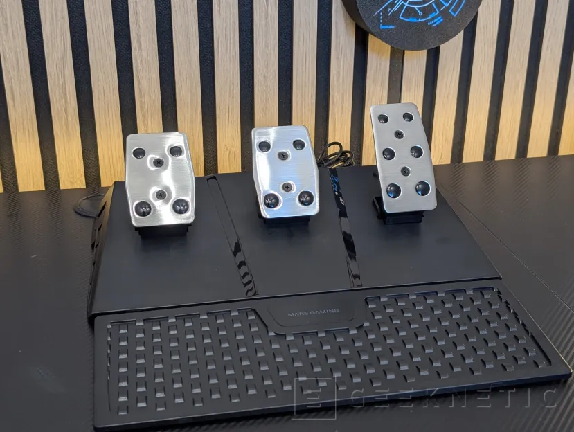 Geeknetic MARS GAMING MWH-RSX Review: un volante con Force Feedback, tres pedales y palanca de cambios por menos de 180 euros 14