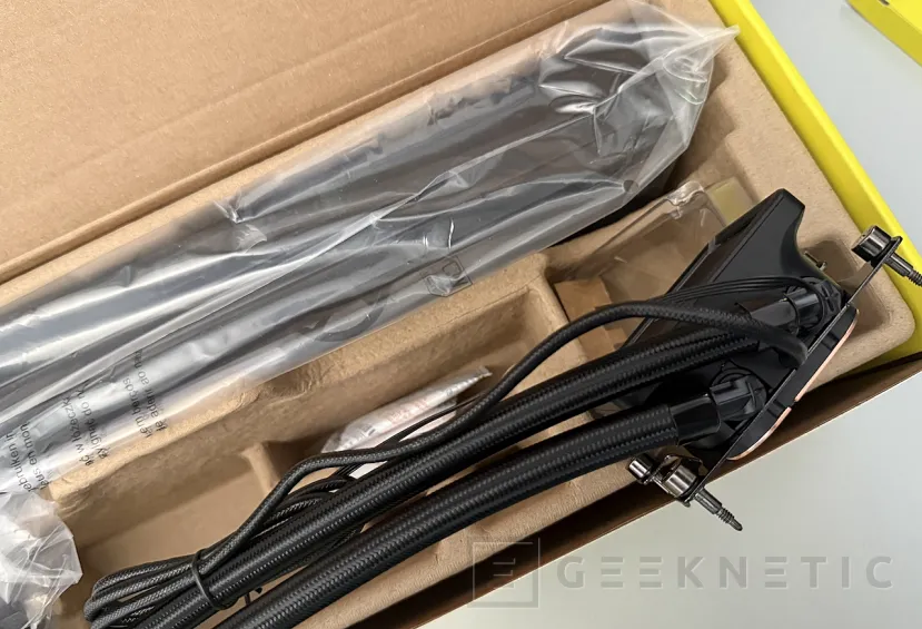 Geeknetic CORSAIR NAUTILUS II 360 RS LCD Review, ventiladores de marco unificado, bomba FlowDrive 2S y pantalla LCD por menos de 150 euros 3