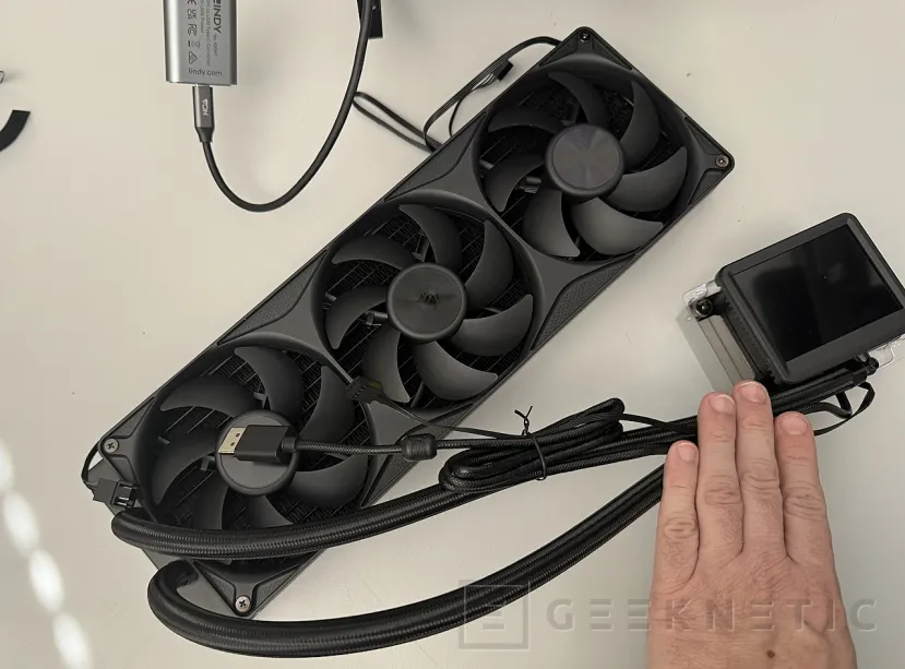 Geeknetic CORSAIR NAUTILUS II 360 RS LCD Review, ventiladores de marco unificado, bomba FlowDrive 2S y pantalla LCD por menos de 150 euros 19