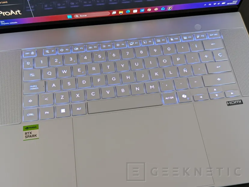Geeknetic ASUS ProArt P16 H7607BA Review: mit NVIDIA RTX Spark und 128 GB, ein Laptop für lokale IA-Arbeit ohne Cloud-Abhängigkeit 6