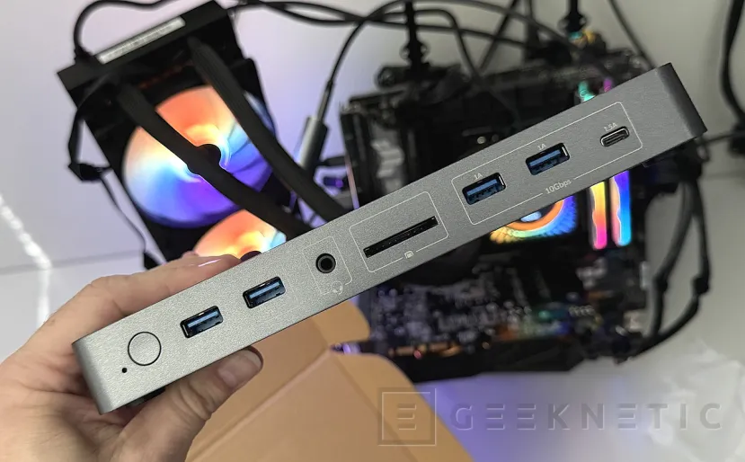 Geeknetic AV Access iDock B12 Review, el Dock Station definitivo con KVM para portátil y sobremesa gaming con carga, pantalla dual y conectividad de alta velocidad 5