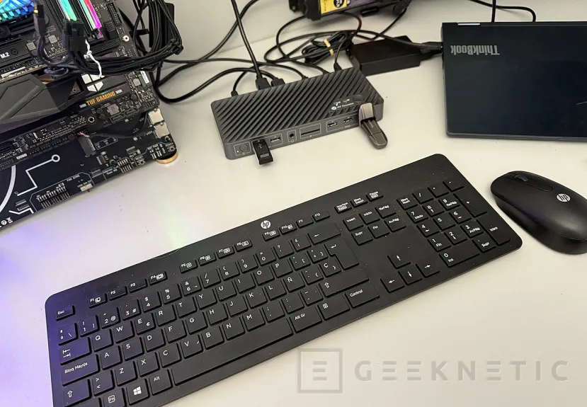 Geeknetic AV Access iDock B12 Review, el Dock Station definitivo con KVM para portátil y sobremesa gaming con carga, pantalla dual y conectividad de alta velocidad 15