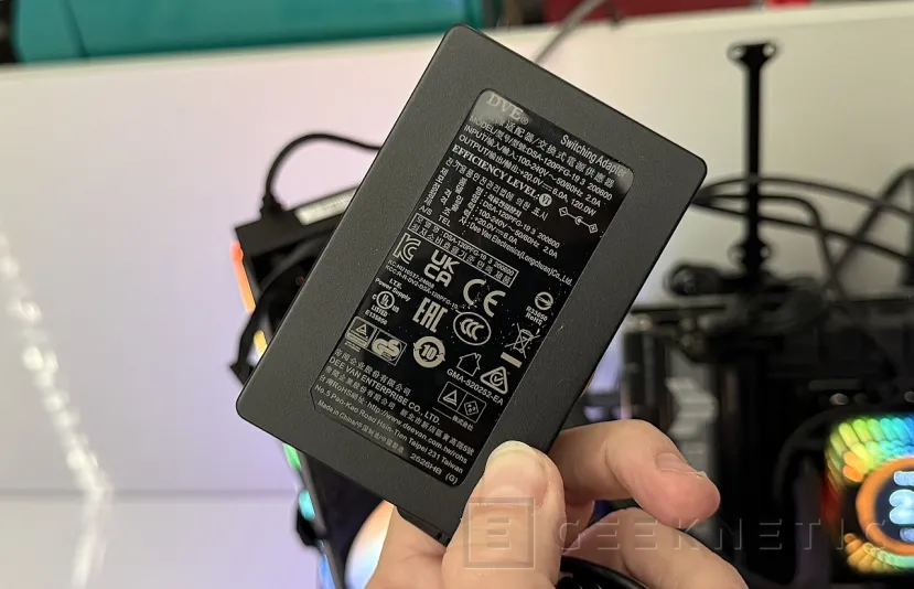 Geeknetic AV Access iDock B12 Review, el Dock Station definitivo con KVM para portátil y sobremesa gaming con carga, pantalla dual y conectividad de alta velocidad 9
