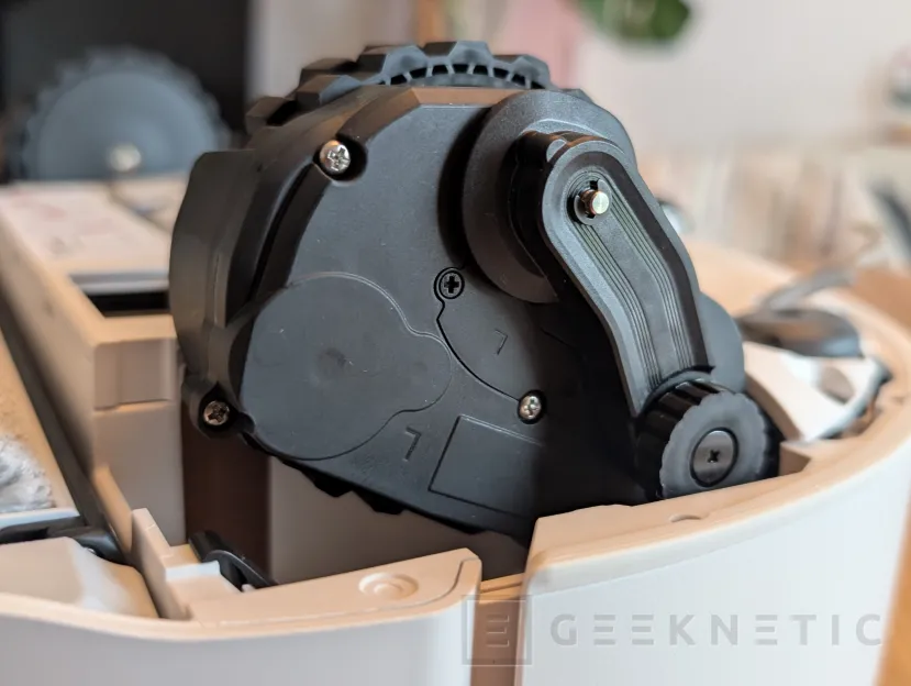Geeknetic Roborock Saros 20 Flow Complete Review: probamos el nuevo buque insignia de Roborock con 36.000 Pa, LIDAR, IA y base de autolimpieza 3