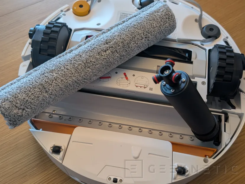 Geeknetic Roborock Saros 20 Flow Complete Review: probamos el nuevo buque insignia de Roborock con 36.000 Pa, LIDAR, IA y base de autolimpieza 8