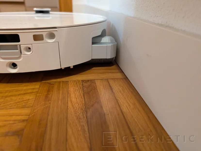Geeknetic Roborock Saros 20 Flow Complete Review: probamos el nuevo buque insignia de Roborock con 36.000 Pa, LIDAR, IA y base de autolimpieza 9