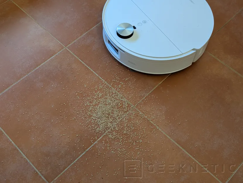 Geeknetic Roborock Saros 20 Flow Complete Review: probamos el nuevo buque insignia de Roborock con 36.000 Pa, LIDAR, IA y base de autolimpieza 42
