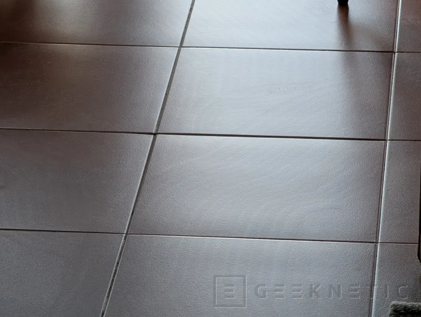 Geeknetic Roborock Saros 20 Flow Complete Review: probamos el nuevo buque insignia de Roborock con 36.000 Pa, LIDAR, IA y base de autolimpieza 49