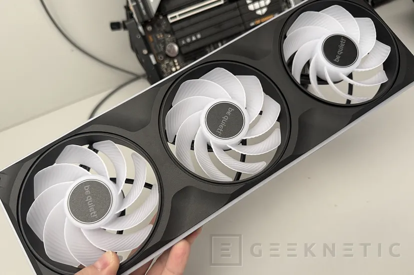Geeknetic be quiet! Light Wings Pro IO 360mm Reverse Review, tres ventiladores unificados, 116 LED y control total desde IO Center de be quiet! 7