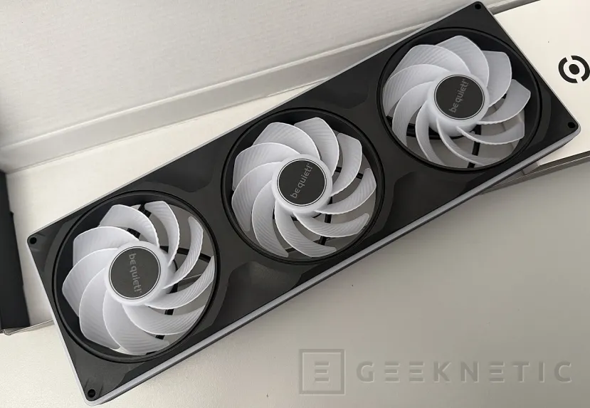 Geeknetic be quiet! Light Wings Pro IO 360mm Reverse Review, tres ventiladores unificados, 116 LED y control total desde IO Center de be quiet! 3