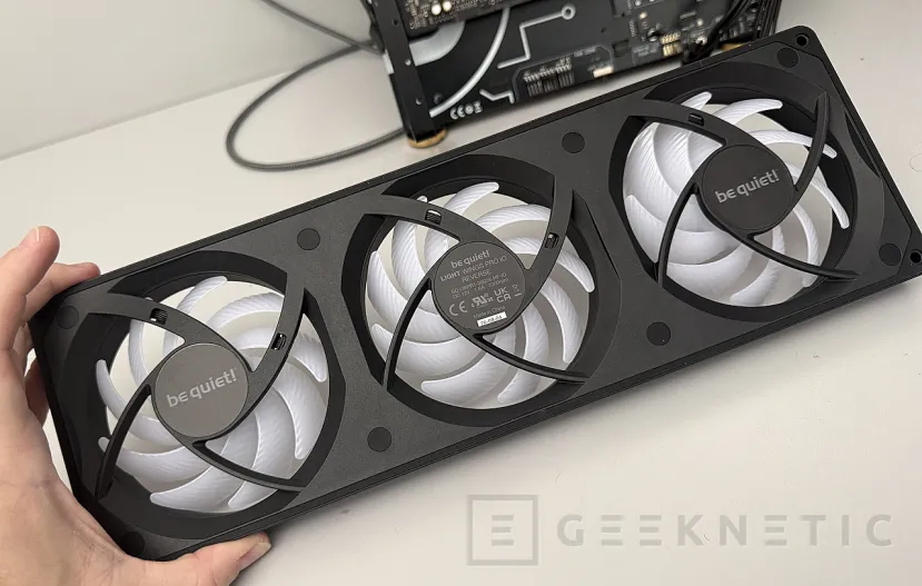 Geeknetic be quiet! Light Wings Pro IO 360mm Reverse Review, tres ventiladores unificados, 116 LED y control total desde IO Center de be quiet! 5