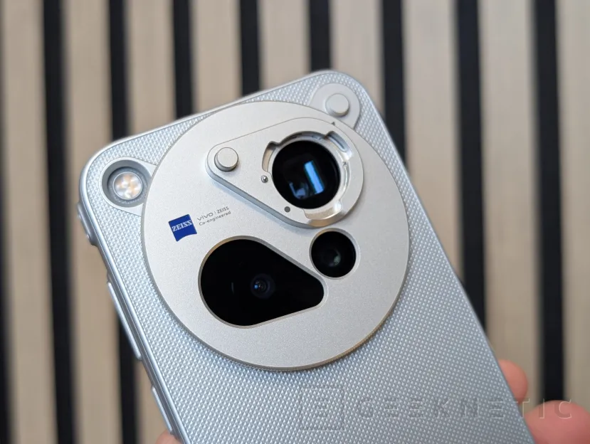 Geeknetic Vivo X500 Pro Max Review: ein Kraftpaket in der Fotografie mit austauschbaren Zeiss-Teleobjektiven, das die Mobilkamera auf ein neues Level hebt