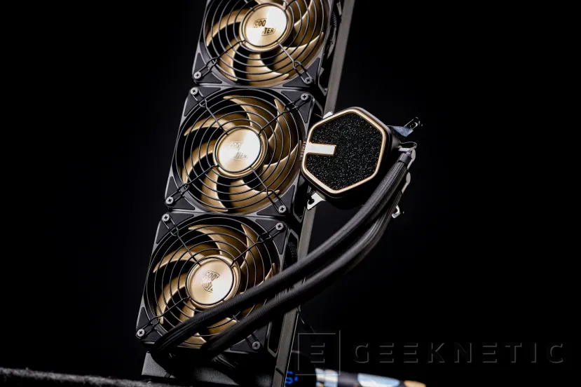 Geeknetic Cooler Master presenta la edición especial Gold de su caja MasterFrame 400 Mesh y de la RL MasterLiquid Atmos II Pro 3
