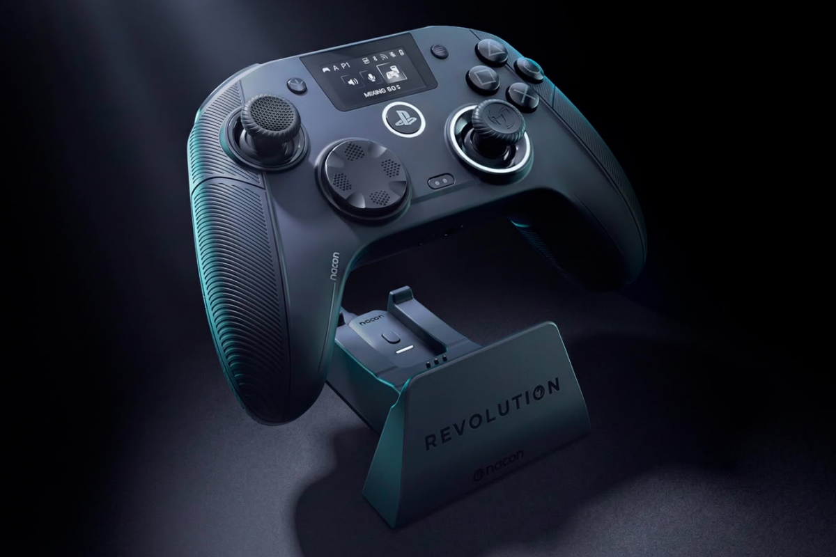 Nacon anuncia el mando Revolution 5 Unlimited con pantalla integrada y joysticks TMR por 199,99 euros
