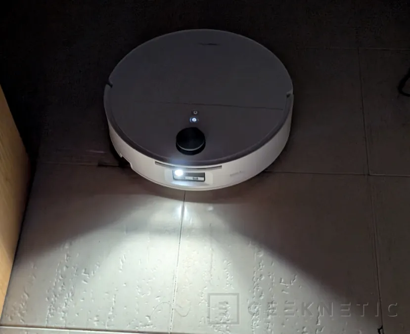 Geeknetic Roborock Saros 20 Flow Complete Review: probamos el nuevo buque insignia de Roborock con 36.000 Pa, LIDAR, IA y base de autolimpieza 16